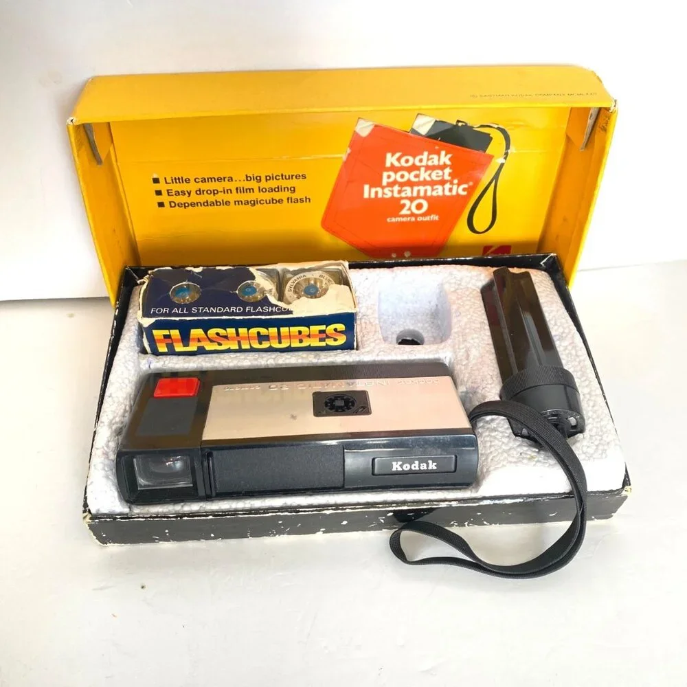 Kodak Pocket Instamatic 20 Camera Outfit With Flashcubes Magicube Extender Vtg